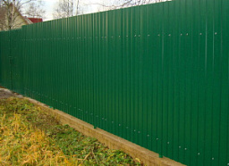 Забор из профнастила двусторонний сплошной зеленый