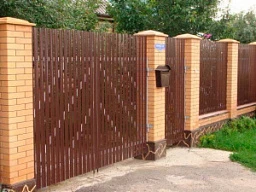 Забор из металлического штакетника